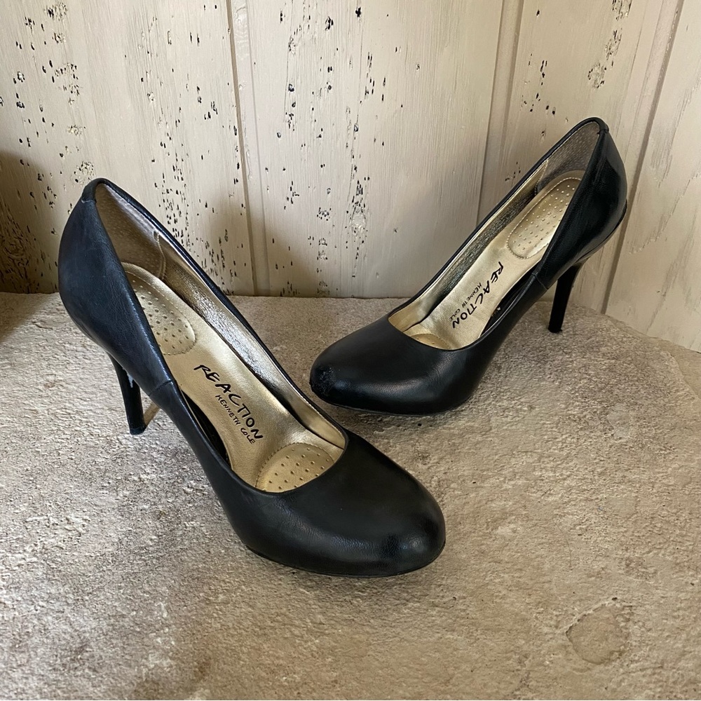 Kenneth Cole Black leather high heeled pumps.